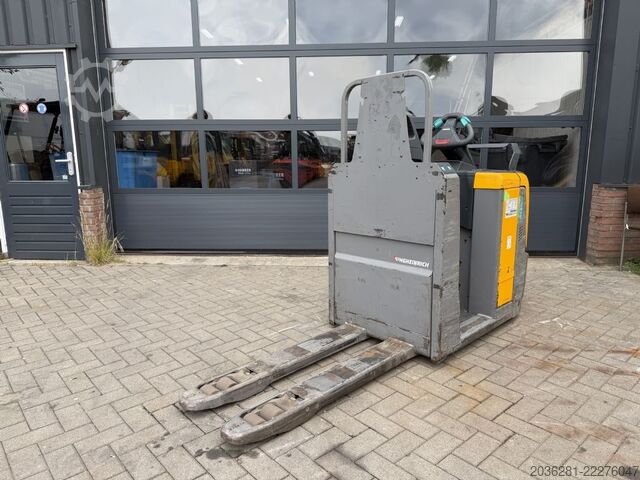 Fahrerstandstapler Jungheinrich ECE220