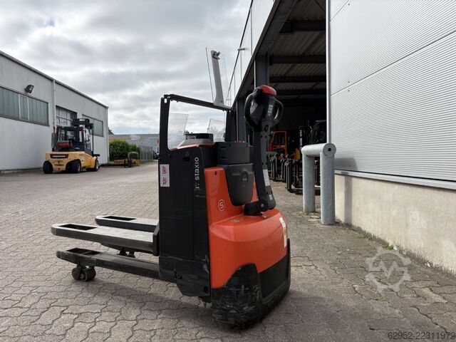 High Lift stacker Toyota SWE 080 L