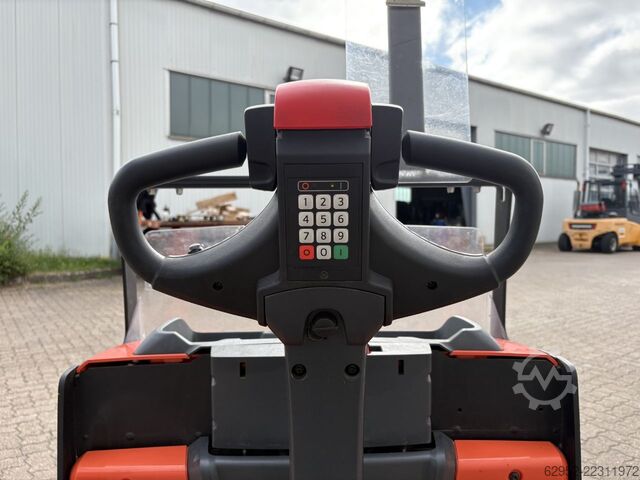 High Lift stacker Toyota SWE 080 L