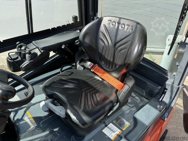 Electric 4-wheel forklift Toyota 8 FBM 20 T / 1.260 h!