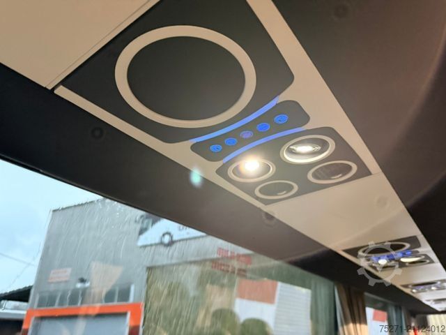 Reisebus VAN HOOL TX17 Acron | Panorama-Glasdach