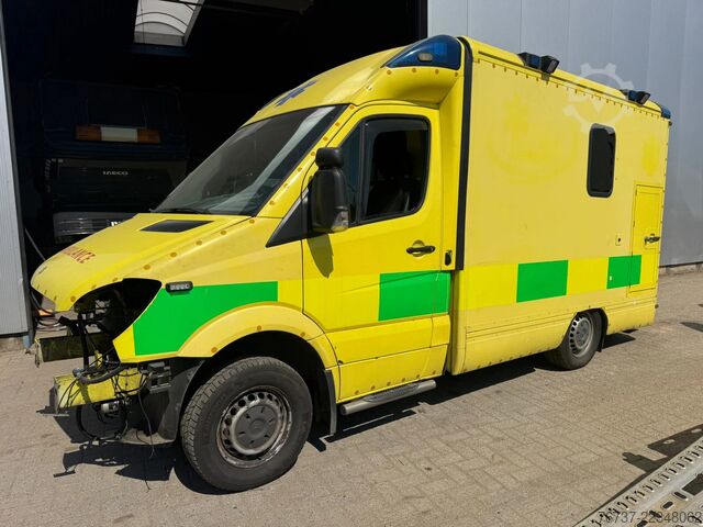 Ambulance Mercedes-Benz Sprinter 318 **NO ENGINE - NO GEARBOX**