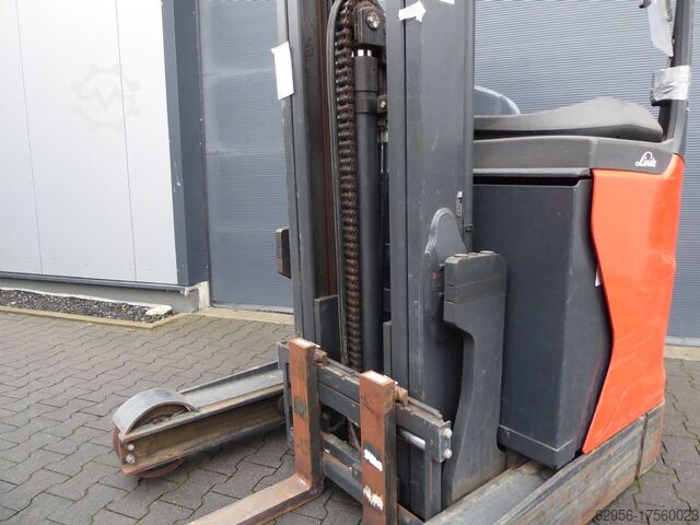 Schubmaststapler Linde R14B-01