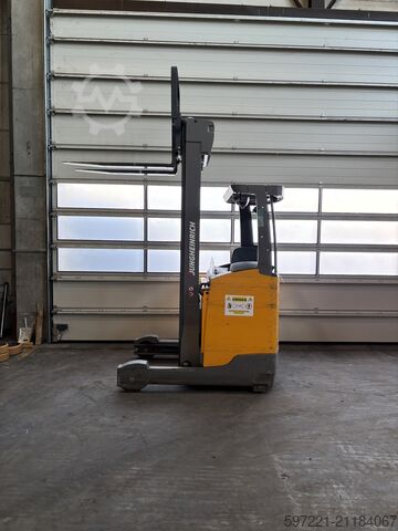 Schubmaststapler Jungheinrich ETV 214