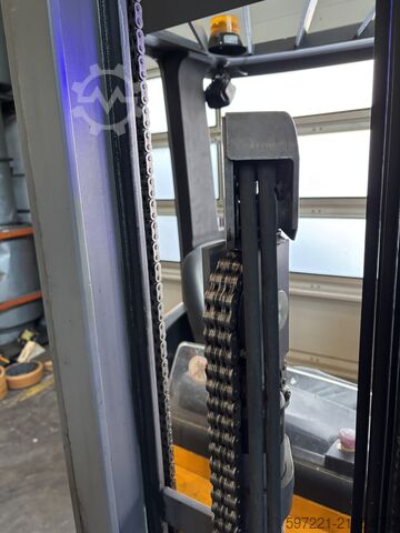 Schubmaststapler Jungheinrich ETV 214