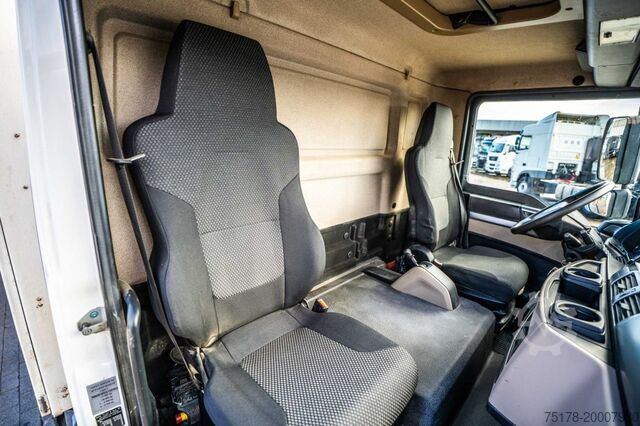 Open body MAN TGL 12.190 BL + HIAB 055 D-1 HIDUO