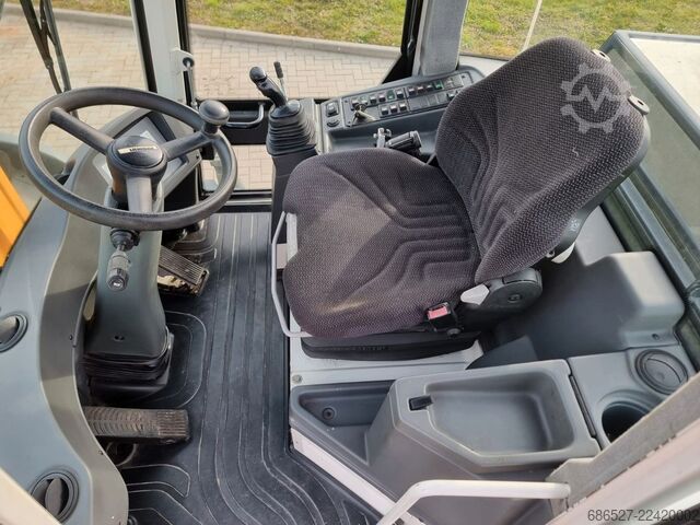 Wheel loader LIEBHERR L514