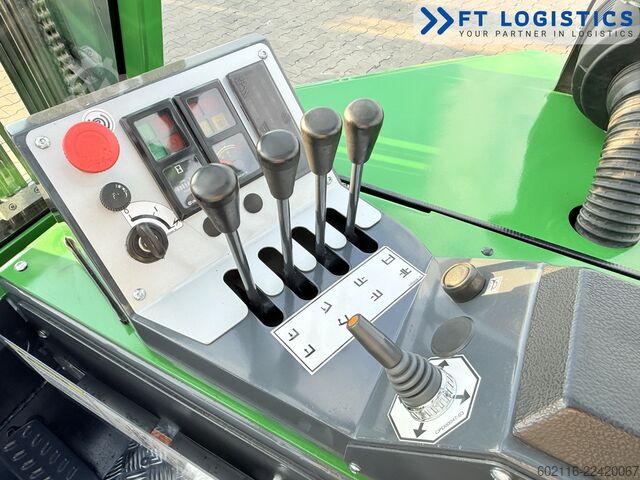 4-way forklift Combilift CB3000 DIESEL TRIPLEX 4900 POSITIONER