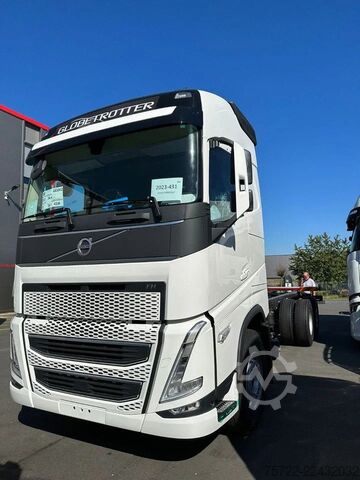 Chassis with cab Volvo FH 460 6x2-4 Globetrott. Fahrgestell LAGER