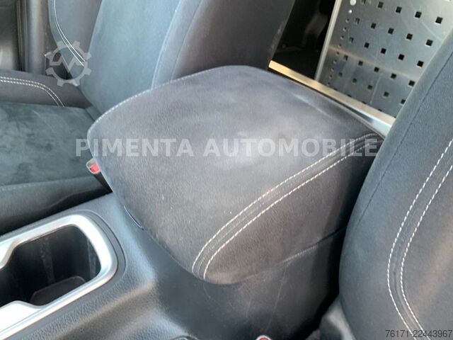 Pick-up van NISSAN Navara NP300 4x4 190PS Ausbau Regal  3,5t AHK