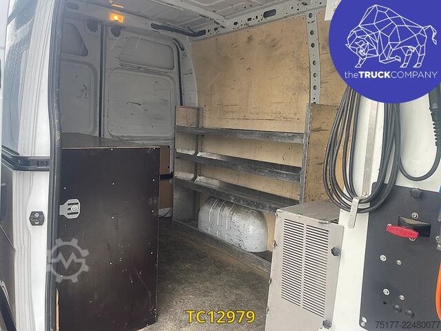 Lifting platform Renault Master 145.35 klubb