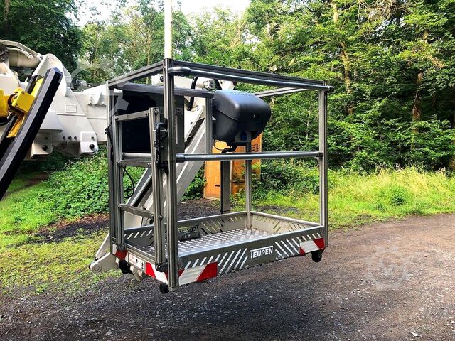 Tracked work platform Teupen LEO 30T