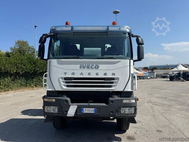 Concrete mixer truck Iveco Trakker 450
