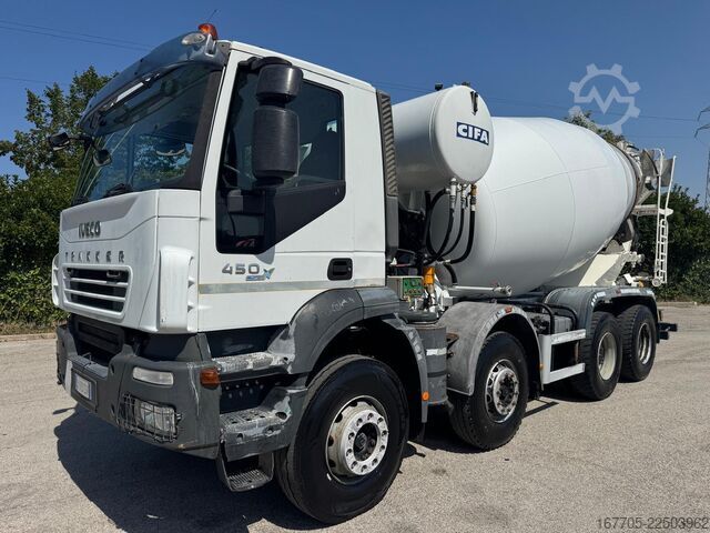 Concrete mixer truck Iveco Trakker 450