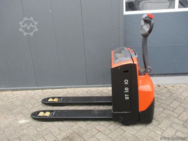 Pallet truck TOYOTA LWE200