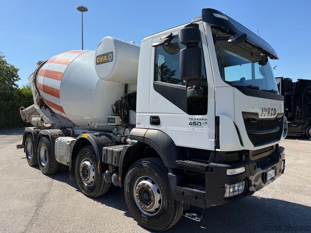Concrete mixer truck Iveco Trakker 450