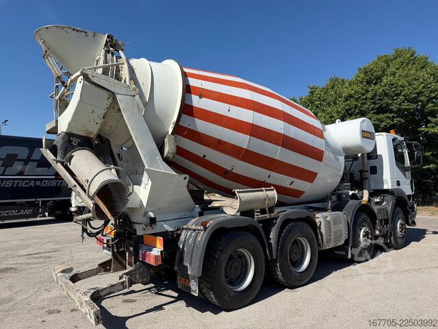 Concrete mixer truck Iveco Trakker 450