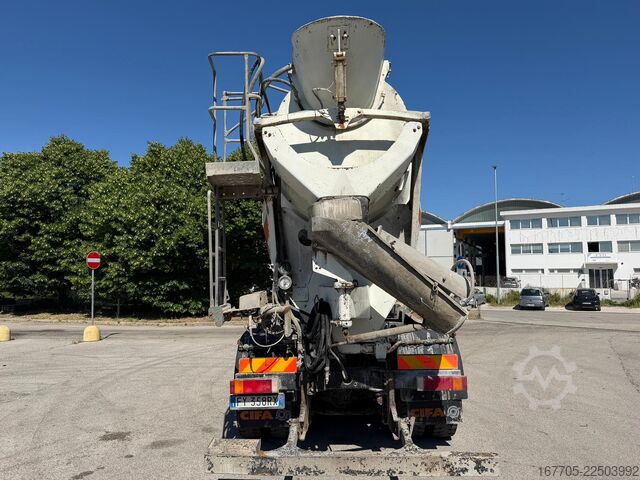 Concrete mixer truck Iveco Trakker 450