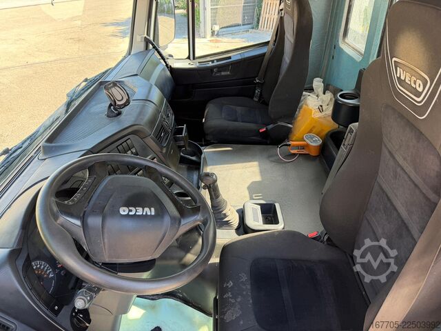 Concrete mixer truck Iveco Trakker 450