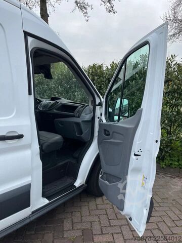 Lieferwagen Doppelkabine Ford Transit FCD