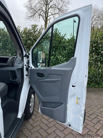 Lieferwagen Doppelkabine Ford Transit FCD