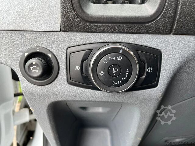 Lieferwagen Doppelkabine Ford Transit FCD
