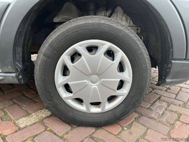 Lieferwagen Doppelkabine Ford Transit FCD