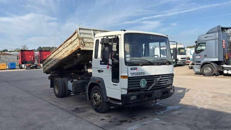 3-Seiten-Kipper Volvo FL 6 - 8 (MANUAL PUMP / POMPE MANUELLE)