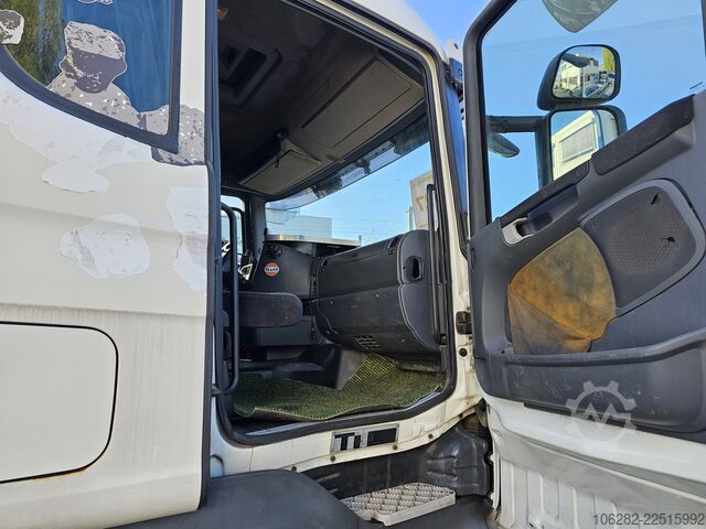Roll-off tipper truck SCANIA R480LB 8X4*4HHA MOTORSCHADEN! 3-Pedal J