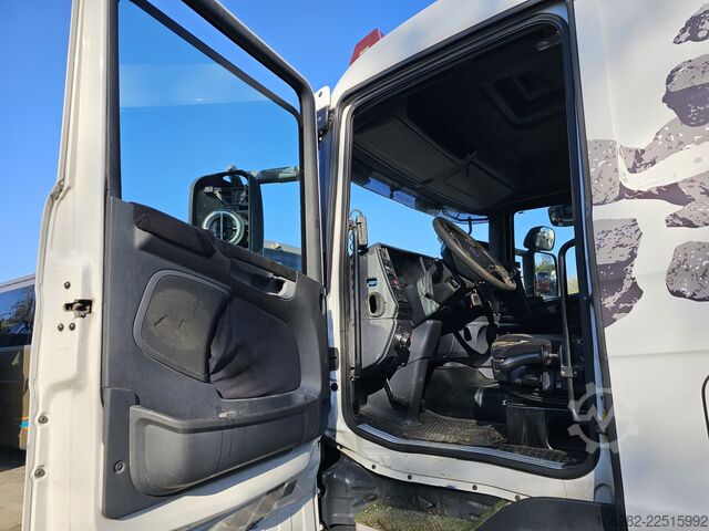 Roll-off tipper truck SCANIA R480LB 8X4*4HHA MOTORSCHADEN! 3-Pedal J