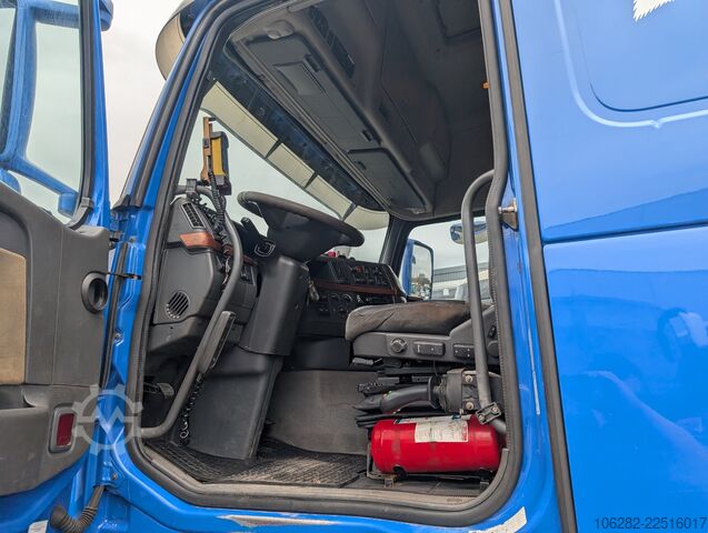 Roll-off tipper truck Volvo FH520 -37 8X4 JOAB Lift+Lenkachse Blatt/