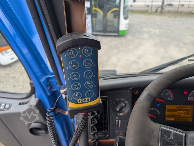 Roll-off tipper truck Volvo FH520 -37 8X4 JOAB Lift+Lenkachse Blatt/