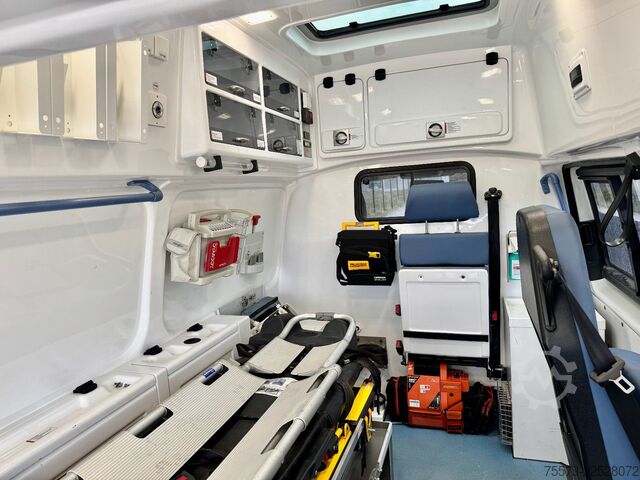 Feuerwehrfahrzeug VW VW T6.1, 4-Motion, mit Trage und Sessel