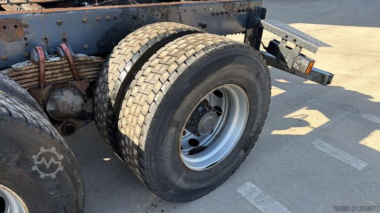 Chassis cab Renault Kerax 370 (LAMES / GRAND PONT / STEEL SUSP. / P...