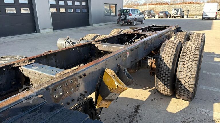 Chassis cab Renault Kerax 370 (LAMES / GRAND PONT / STEEL SUSP. / P...