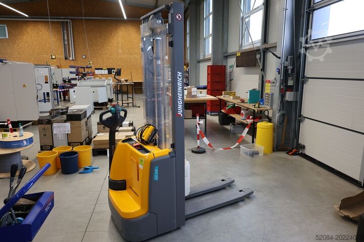Pallet stacker Jungheinrich EJC 110