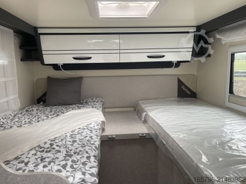 Teilintegriertes Wohnmobil Forster T 699 EB Comfort-Line- & Winter-Paket