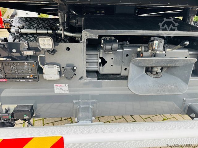 Flatbed truck VOLVO FH 500 8x4 Kran F820 RA2.27 Jib & Winde Sofort