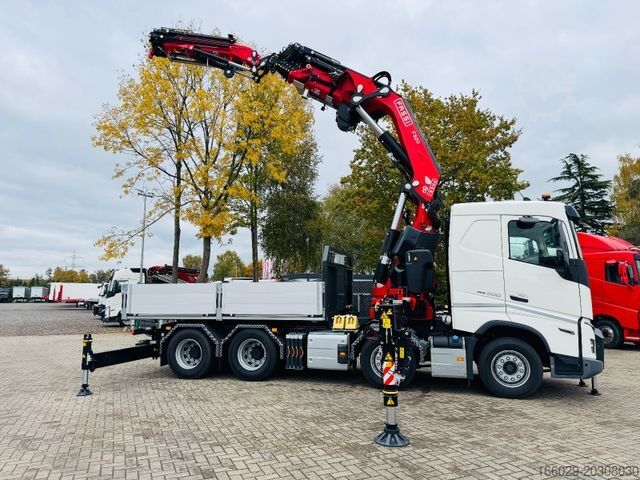 Flatbed truck VOLVO FH 500 8x4 Kran F820 RA2.27 Jib & Winde Sofort