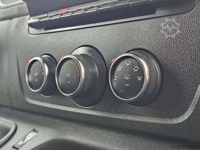 Hochdachkombi RENAULT MASTER 2.3 L2H2 RED-Edition AC!