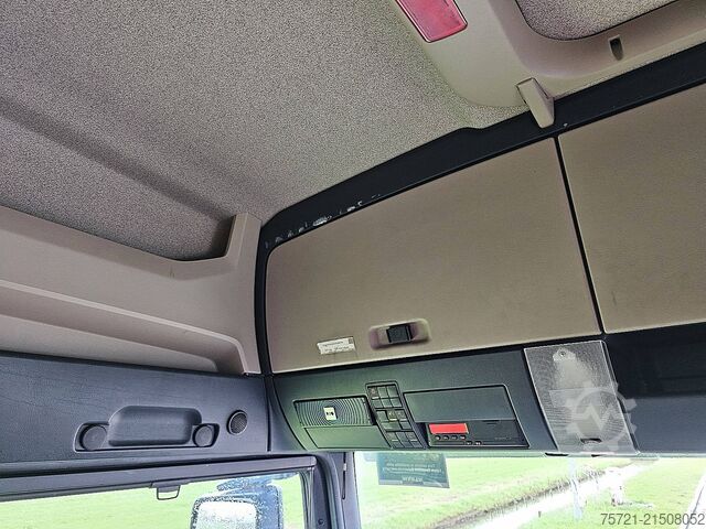 Sliding tarpaulin MAN 26.470 TGX Schuifzeil Laadklep!