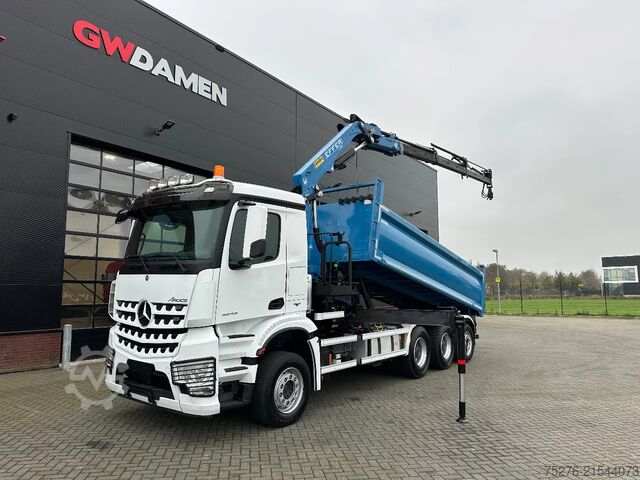 Tipper with crane Mercedes-Benz Arocs 3243 8x4 Tridem Kipper/Kraan Euro 6
