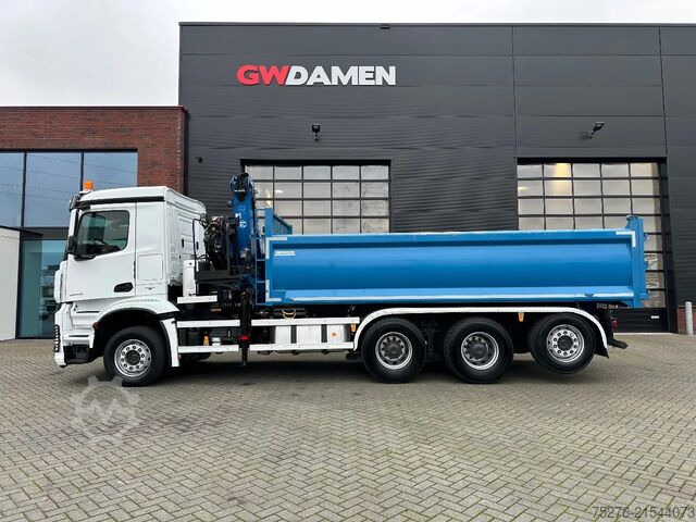 Tipper with crane Mercedes-Benz Arocs 3243 8x4 Tridem Kipper/Kraan Euro 6