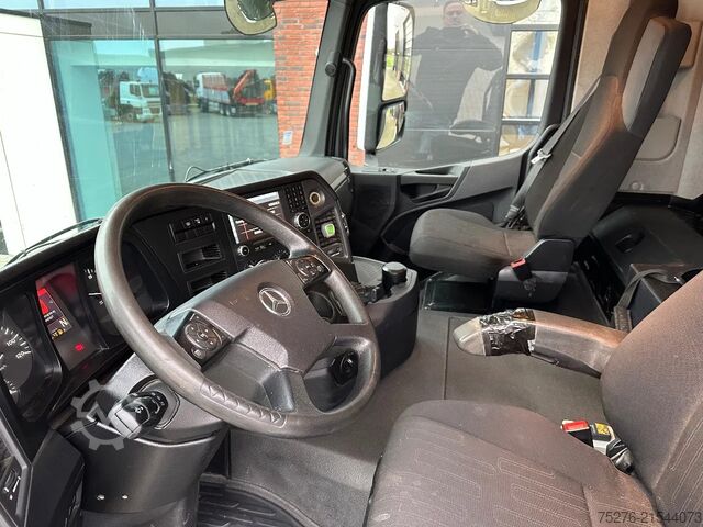 Tipper with crane Mercedes-Benz Arocs 3243 8x4 Tridem Kipper/Kraan Euro 6