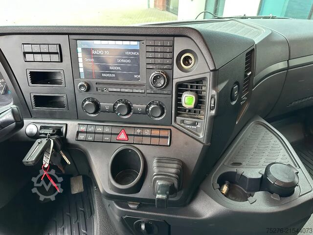 Tipper with crane Mercedes-Benz Arocs 3243 8x4 Tridem Kipper/Kraan Euro 6