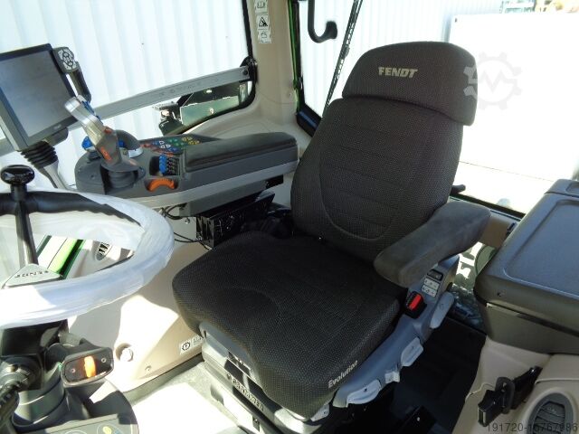 Traktoren (Schlepper) Fendt 824 Vario S4 ProfiPlus