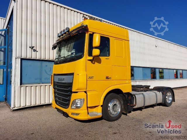 Volume tractor unit DAF XF 460 FT Space Cab Low deck
