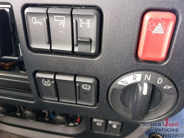 Volume tractor unit DAF XF 460 FT Space Cab Low deck