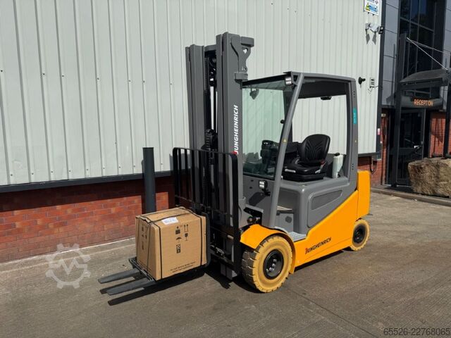 Electric 4-wheel forklift Jungheinrich EFG 425 / Triplex 5500 mm / NEUGERÄT