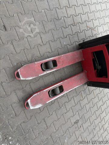 Electric pedestrian stacker HYSTER S1.2